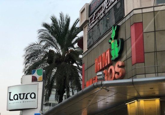 Centrum handlowe Laura